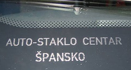 Graviranje stakla na automobilu